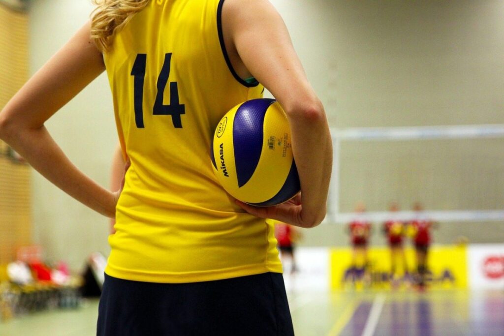 Panteras lideran el voleibol femenino